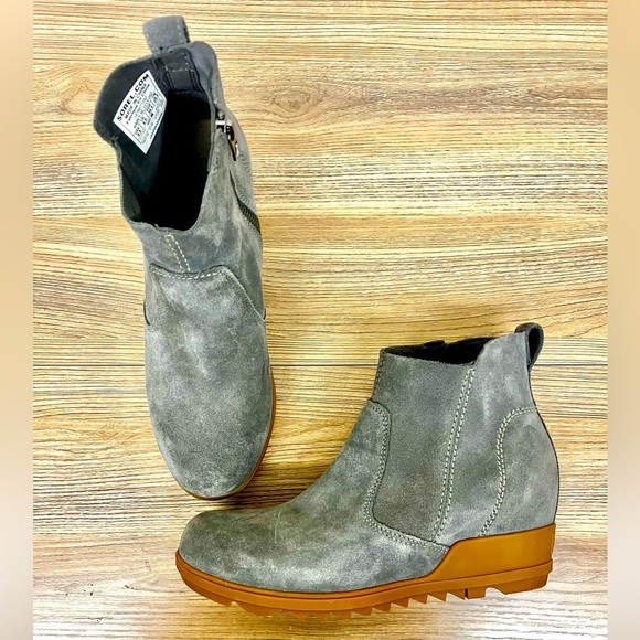Sorel NEW Evie Waterproof Suede Wedge Booties Gray/Tan - Size 8.5 - Picture 1 of 10